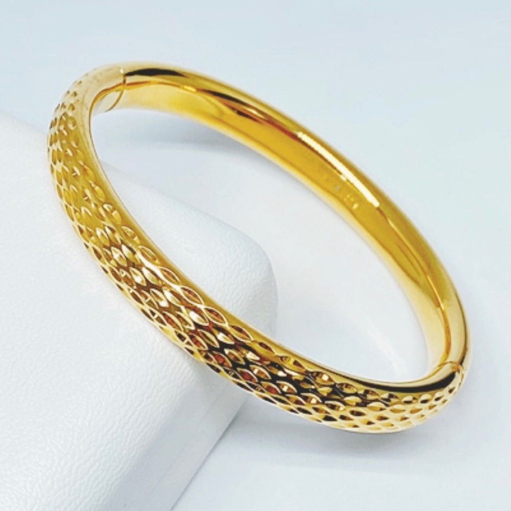 14KT Yellow Gold Resin Diamond Cut Bangle